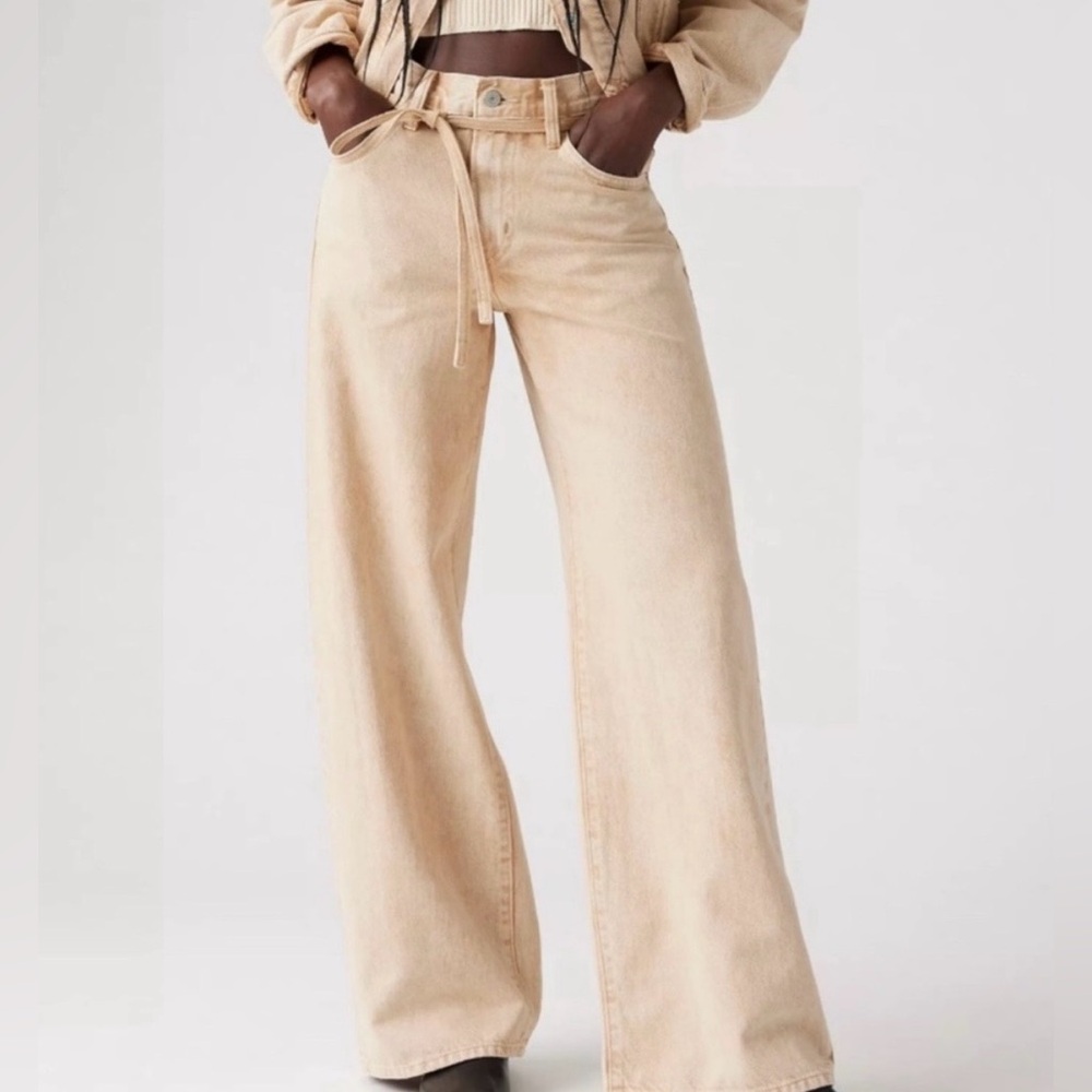 🔥NWOT🔥Levi's Cream / Ecru / Beige Wide-Leg Jeans